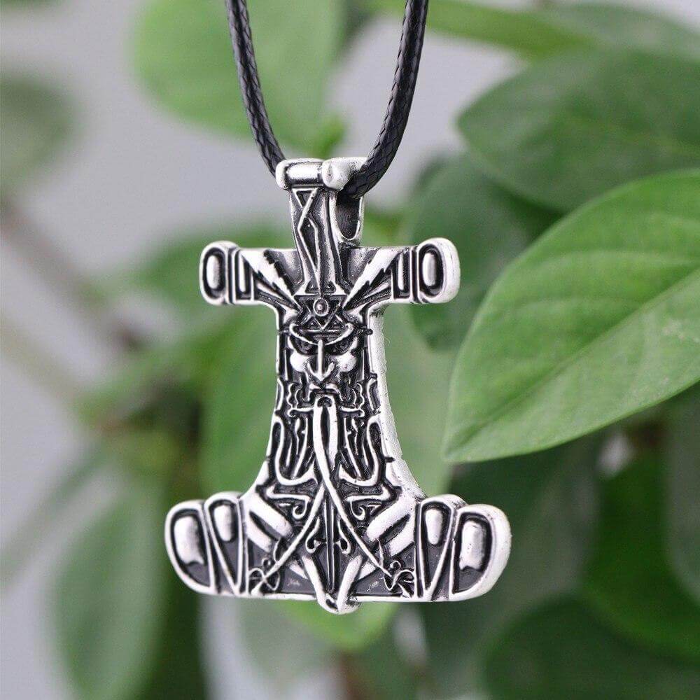 Keltischer Schmuck mit Gott Thor