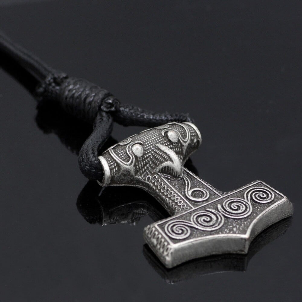 Keltischer Schmuck mit Hammer des Thor
