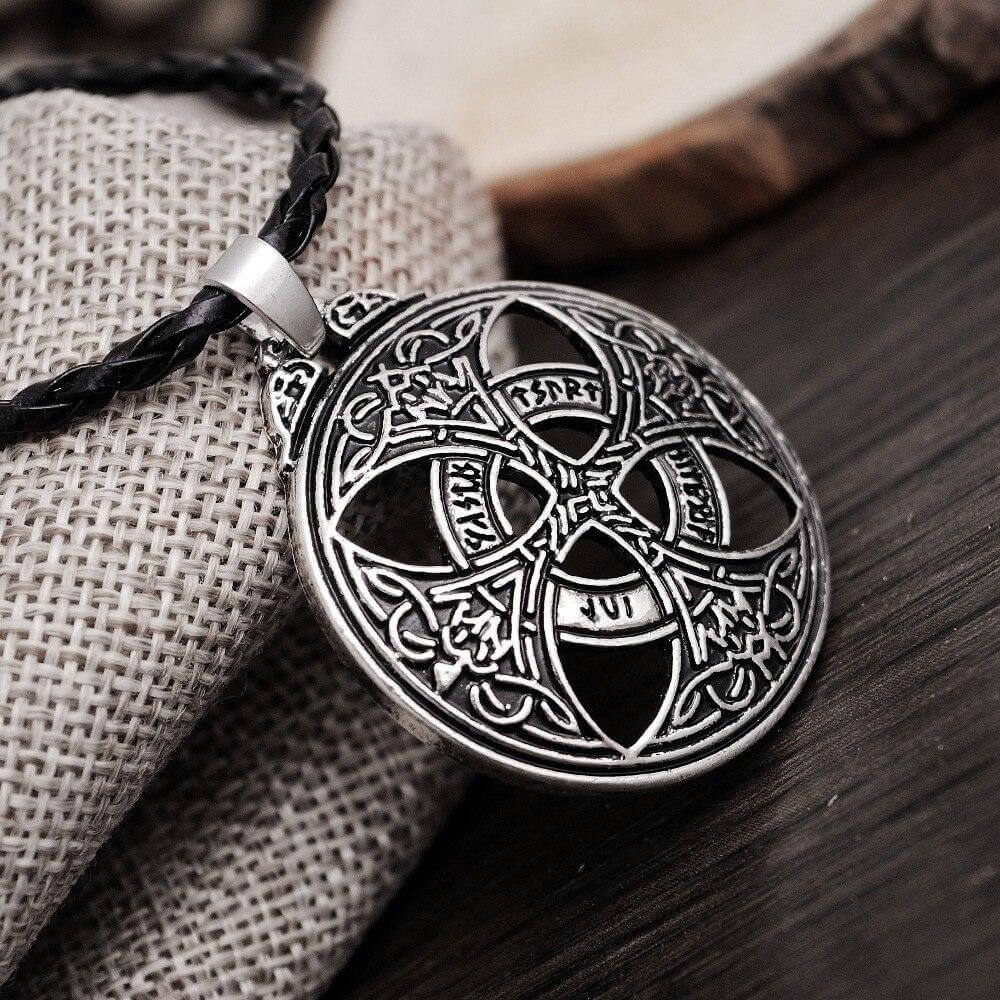Keltischer Schmuck mit Keltischer Knoten