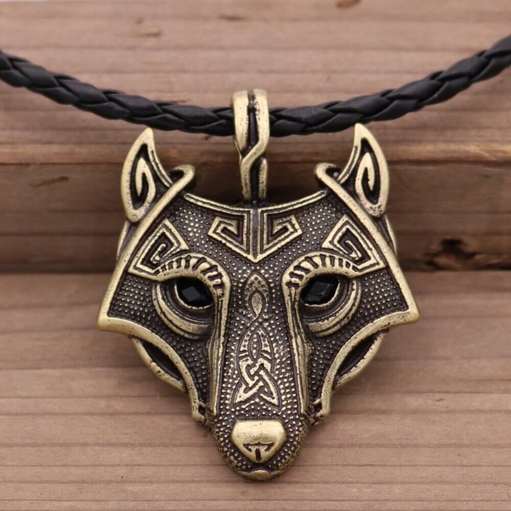 Keltischer Schmuck mit Wolfskopf