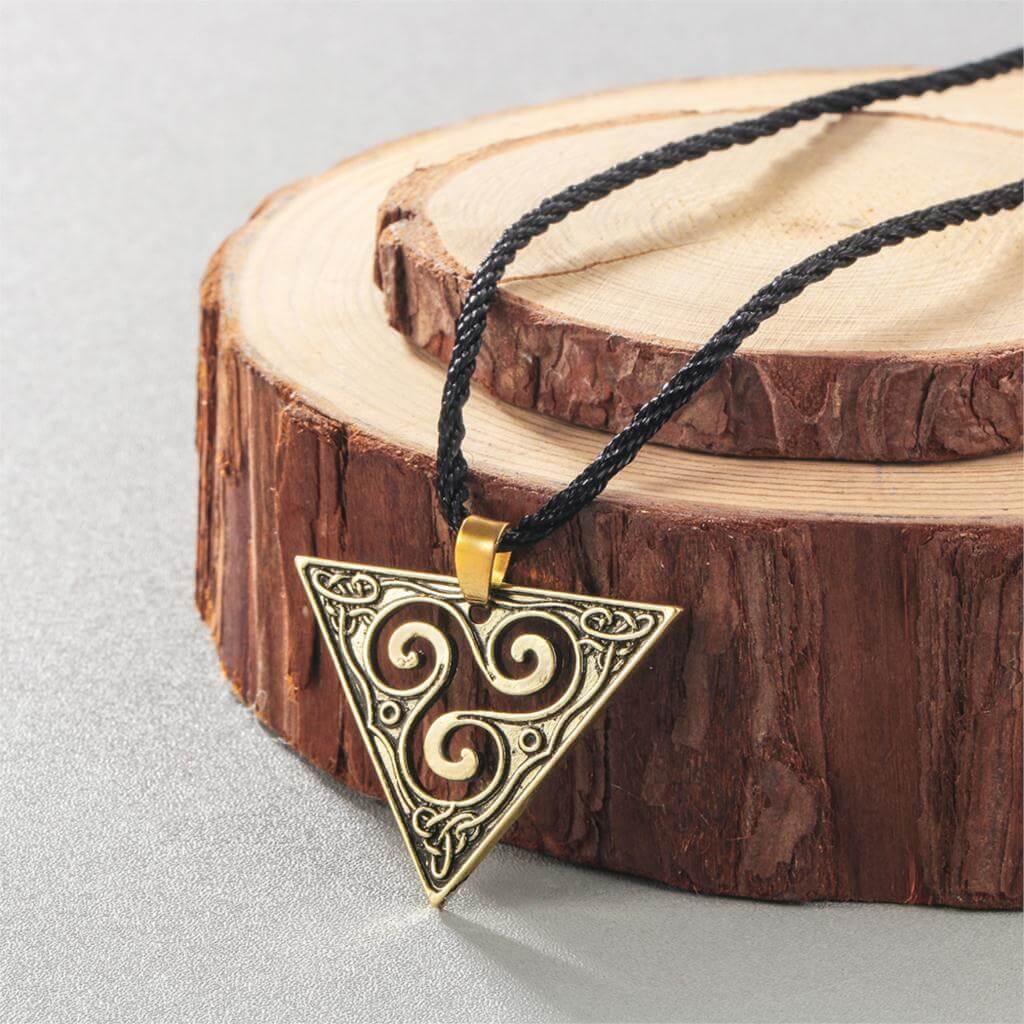 Wikinger Schmuck Frauen mit Triskel Design