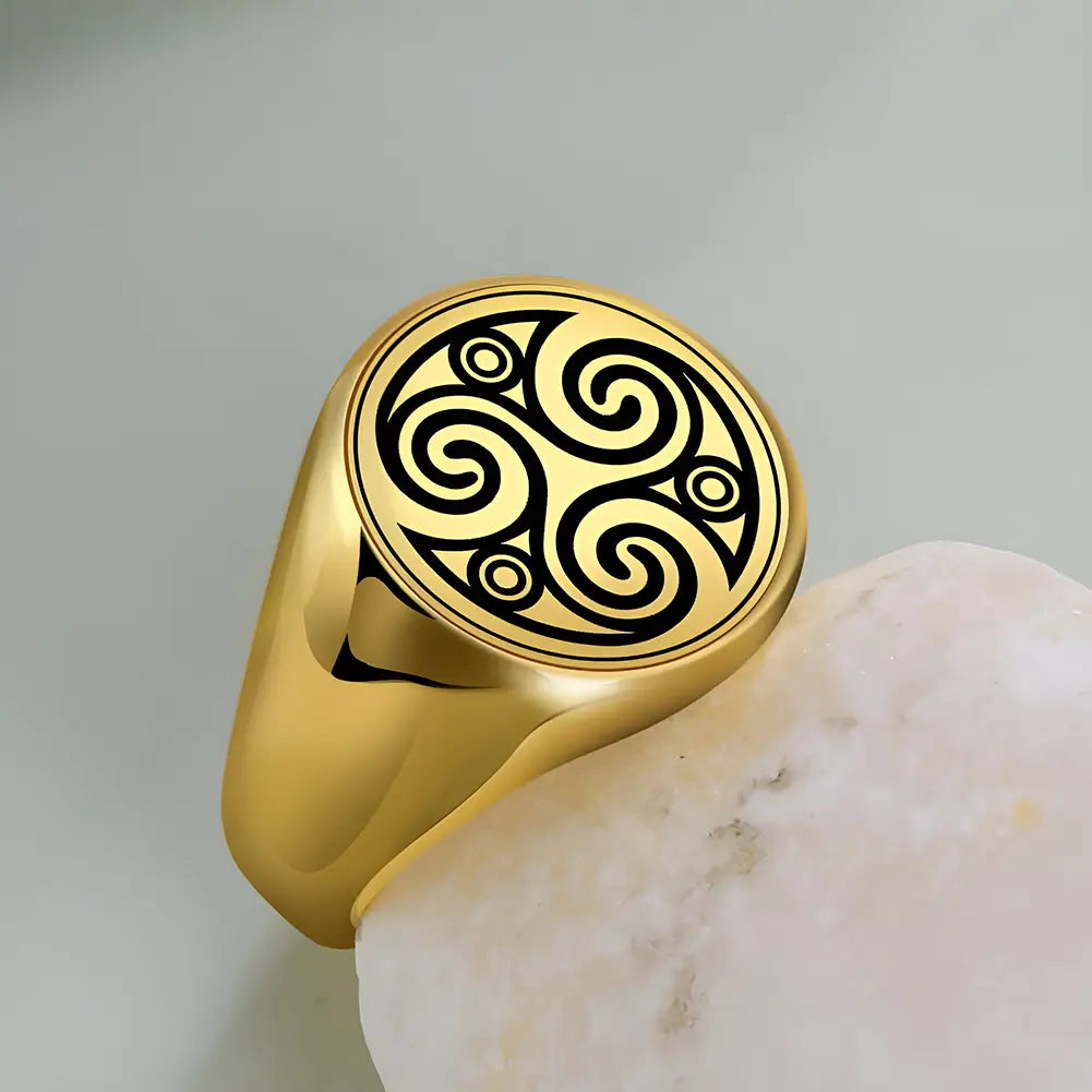 Goldene Ring Triskele