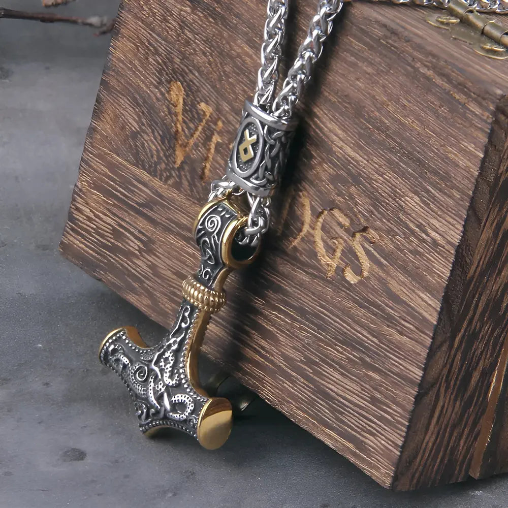 Kette mit Thors Hammer