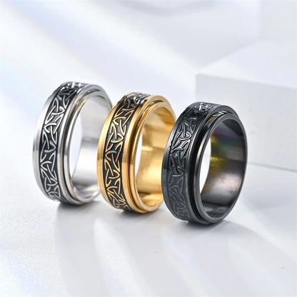 Keltischer Schmuck Ringe und Triquetra