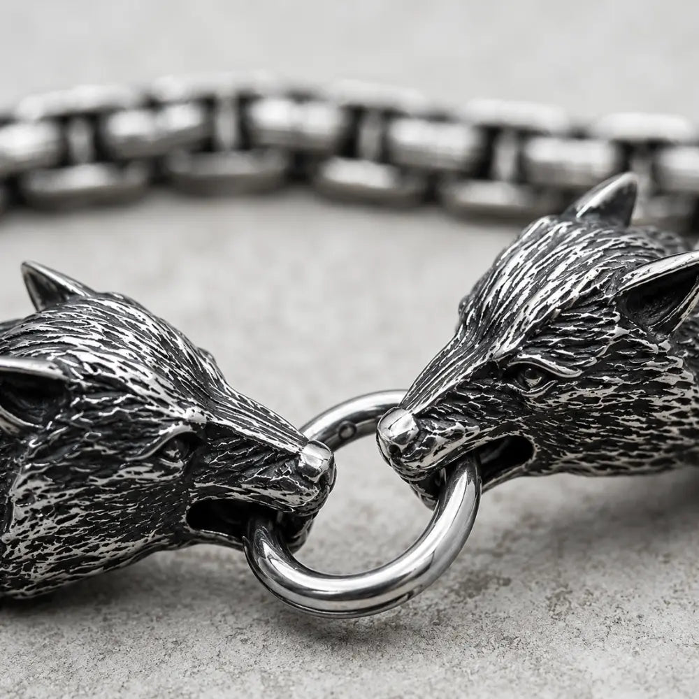 fenrir wolf armband makro gravur detail wikinger stahl silber 