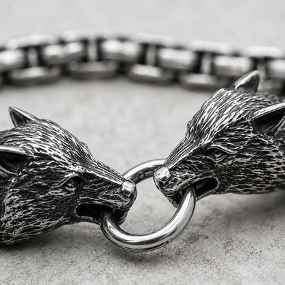 fenrir wolf armband makro gravur detail wikinger stahl silber 