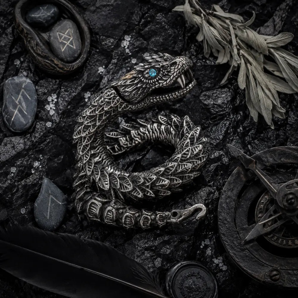 jormungandr armband flat lay obsidian runensteine silber