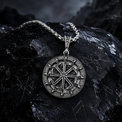 sonnenrad anhaenger runen obsidian mythologie studio hintergrund