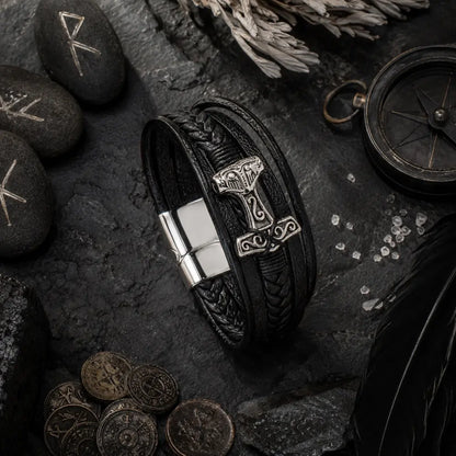 wikinger armband mjolnir flatlay obsidian runensteine nordisch