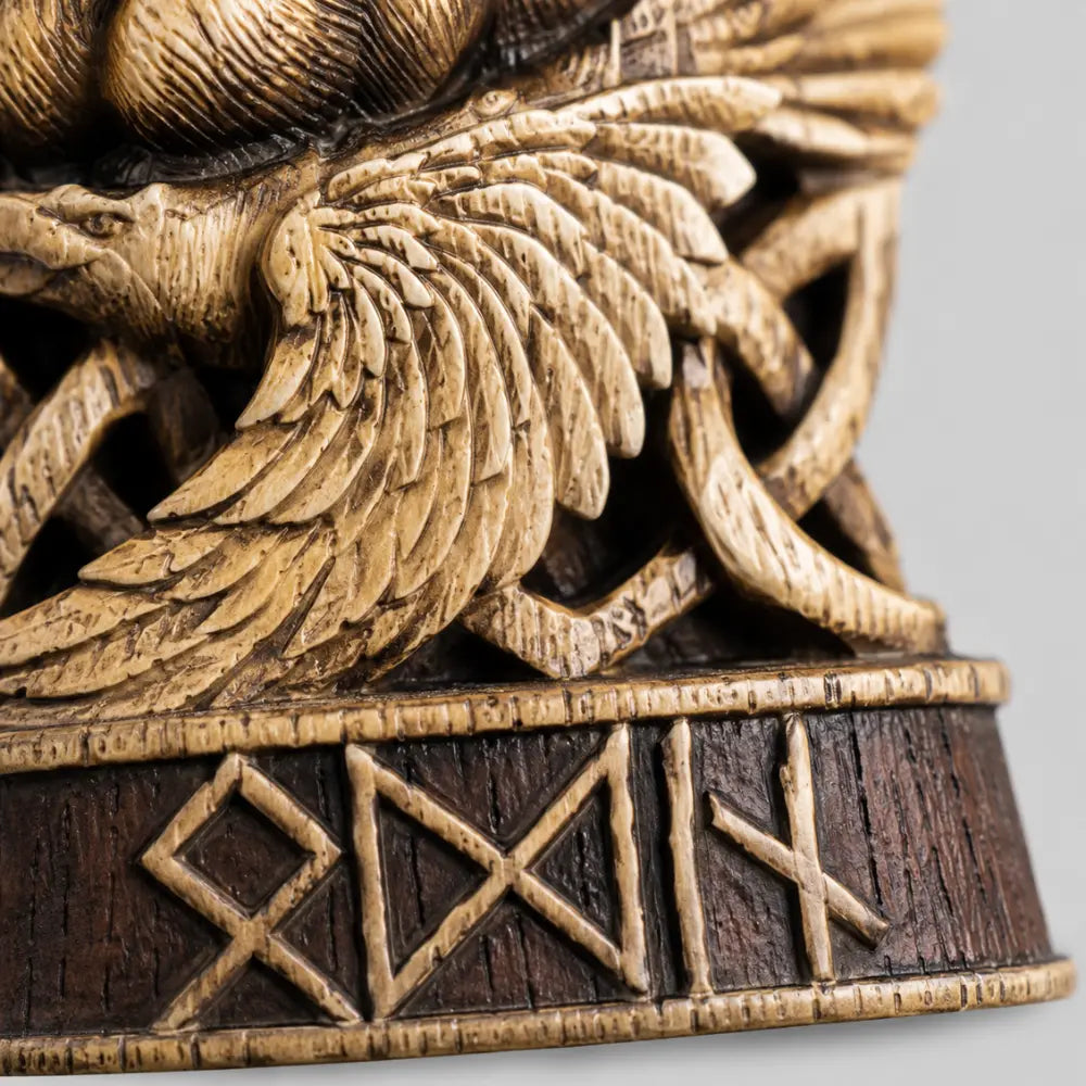 wikinger figur odin runengravur holzoptik detail