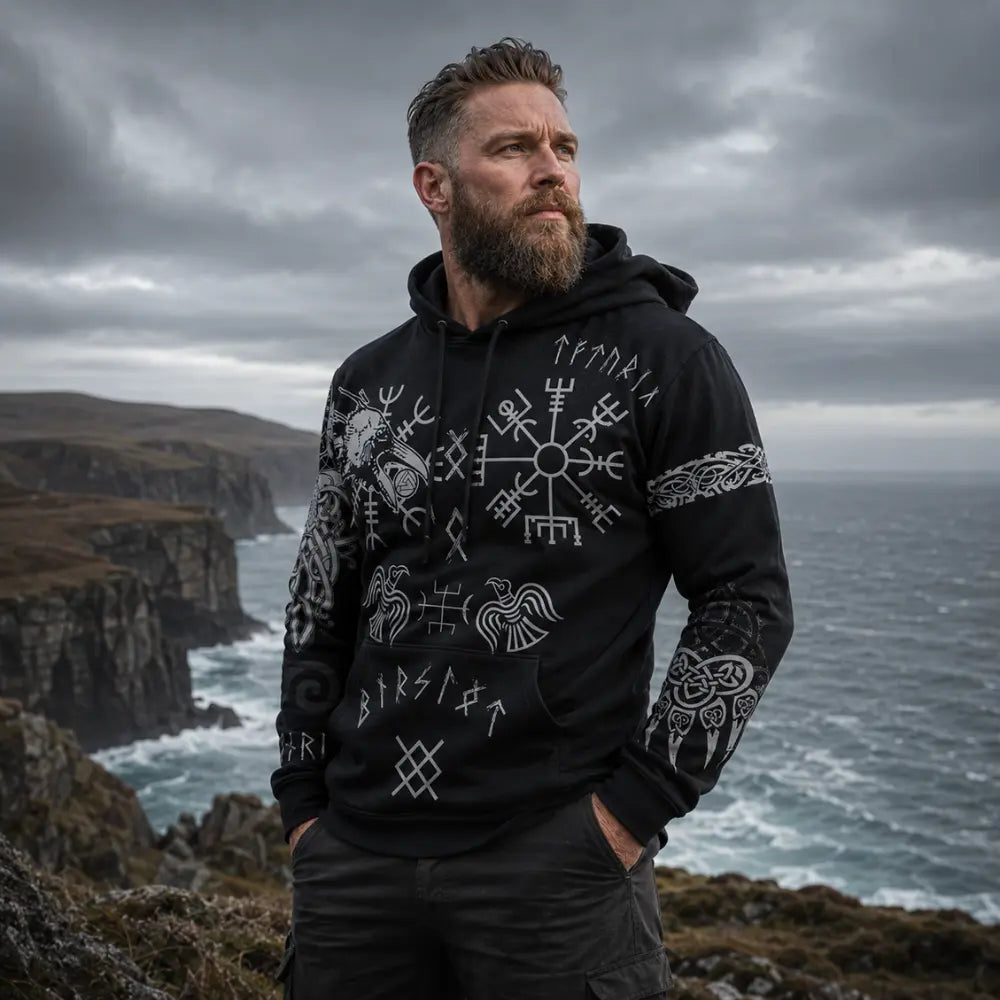 wikinger hoodie runen nordischer mann kiefernwald