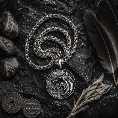 wikinger kette fenrir flatlay runen obsidian