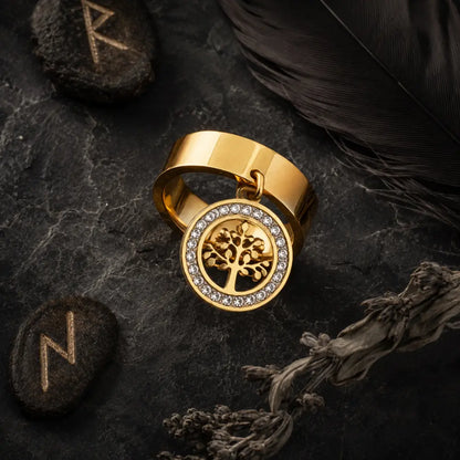 wikinger ring baum des lebens flatlay runen obsidian