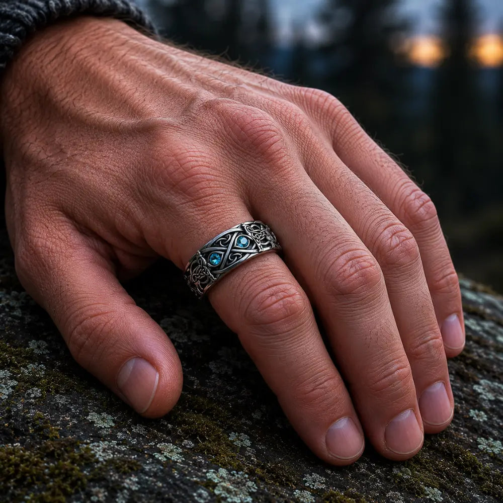 wikinger ring geri freki getragen hand nordischer wald