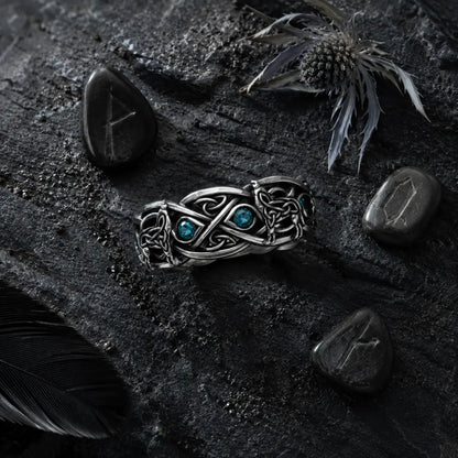 wikinger ring geri freki runen flatlay keltisch silber