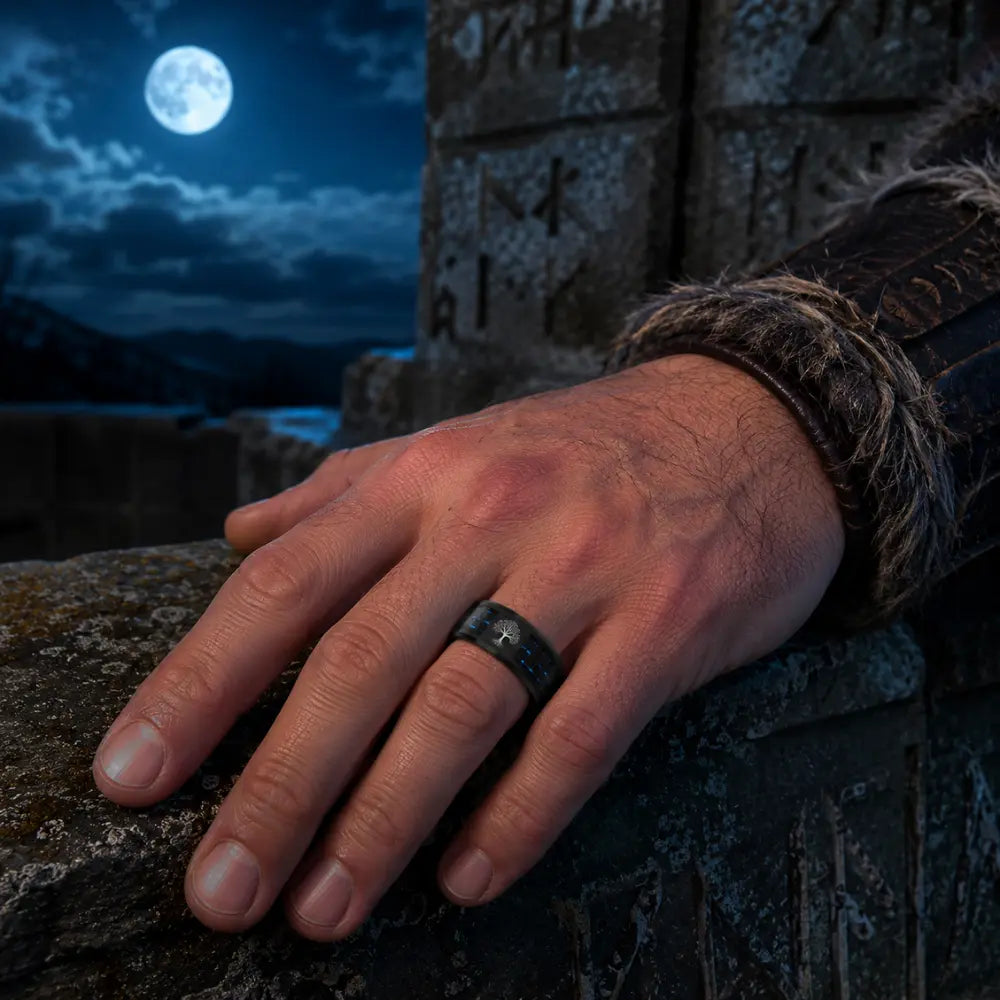 wikinger ring yggdrasil baum getragen am finger mann nordisch
