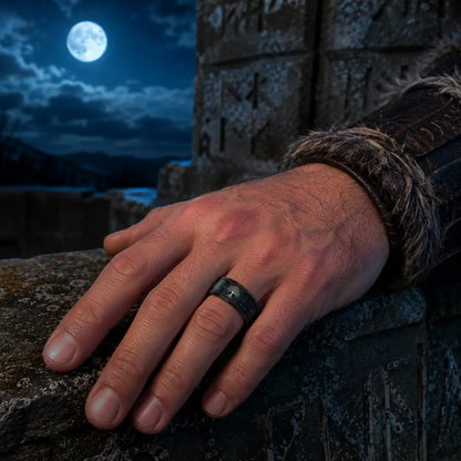 wikinger ring yggdrasil baum getragen am finger mann nordisch