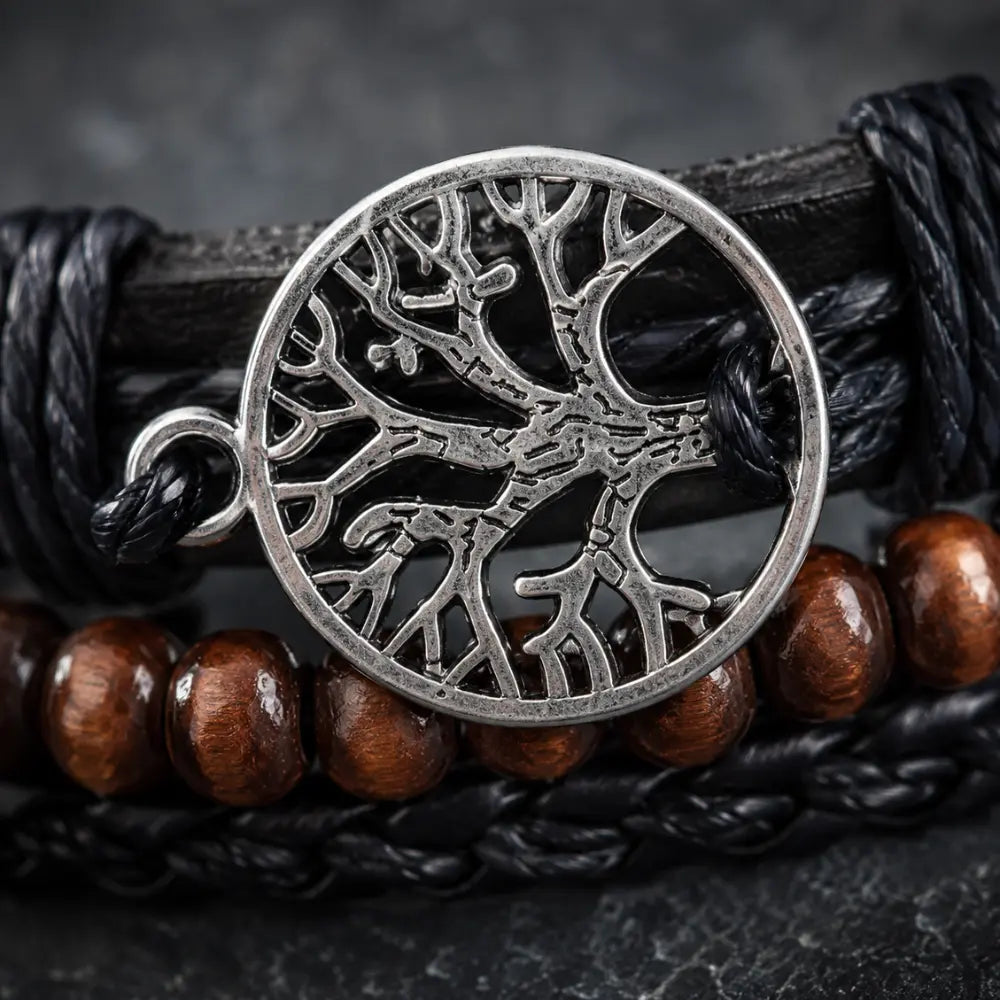 yggdrasil medaillon silber nahaufnahme leder armband holzperlen