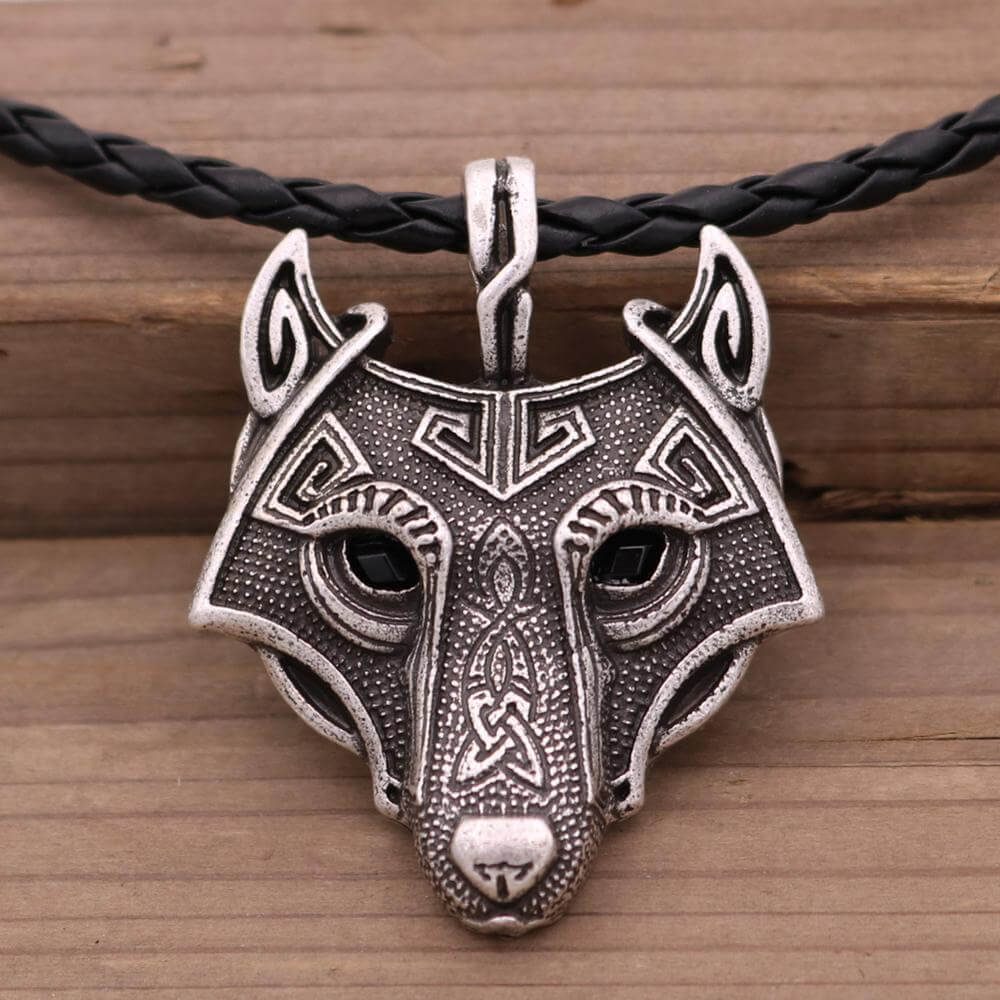 Keltische Halskette mit Wolfskopf